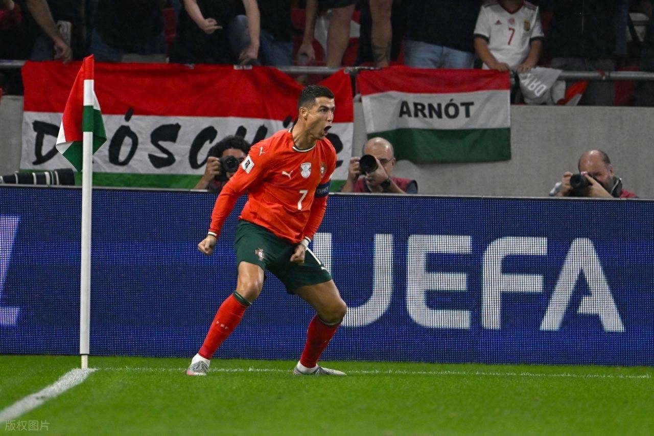 爱游戏官方入口 C罗官方宣布出色防守新规,独行侠引发争议!再创辉煌时刻